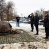 Wśród składających wiązanki byli przedstawiciele władz miasta, stowarzyszeń i Muzeum Historycznego Skierniewic.