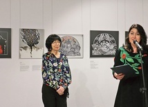 	Monika Krajewska (z lewej) i Ilona Pulnar-Duszyk na otwarciu wystawy.