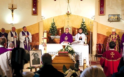 Uroczystości pogrzebowe odbywały się 17 i 18 stycznia. 