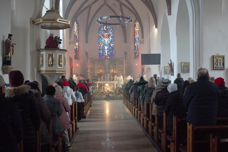 Poświęcenie ołtarza w odnowionym kościele pw. św. Zygmunta i św. Jadwigi Śl. w Kędzierzynie-Koźlu