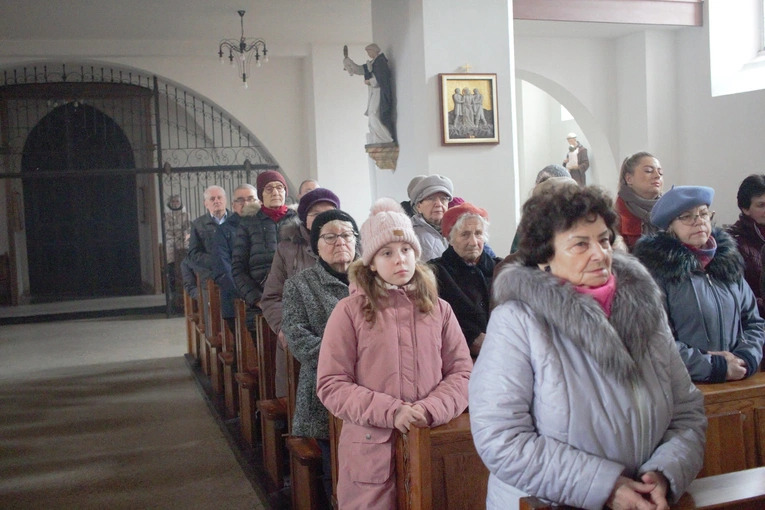 Poświęcenie ołtarza w odnowionym kościele pw. św. Zygmunta i św. Jadwigi Śl. w Kędzierzynie-Koźlu