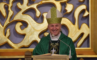 Do diecezji przyszedł "uśmiechnięty" biskup.