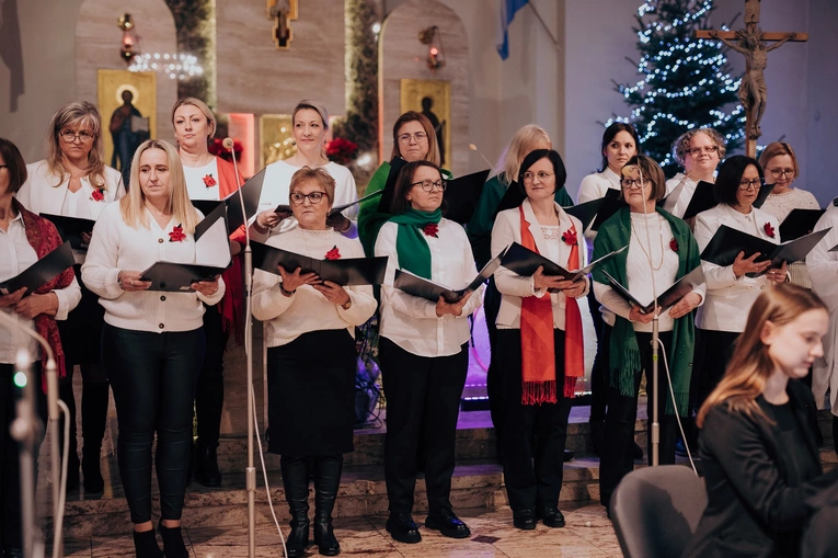 Wieczór kolęd w parafii garnizonowej w Skierniewicach
