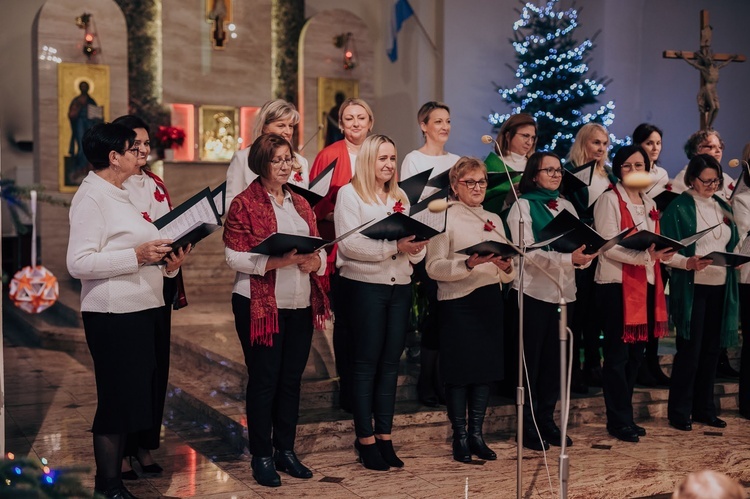 Wieczór kolęd w parafii garnizonowej w Skierniewicach