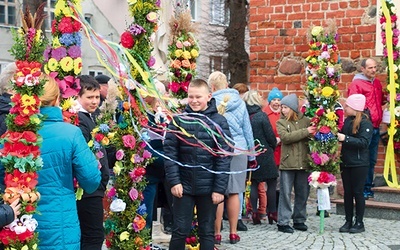 Wydarzenie rozpoczyna się tradycyjnie w Środę Popielcową.