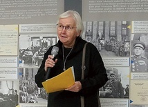 Dr Elżbieta Borkowska podczas prelekcji.
