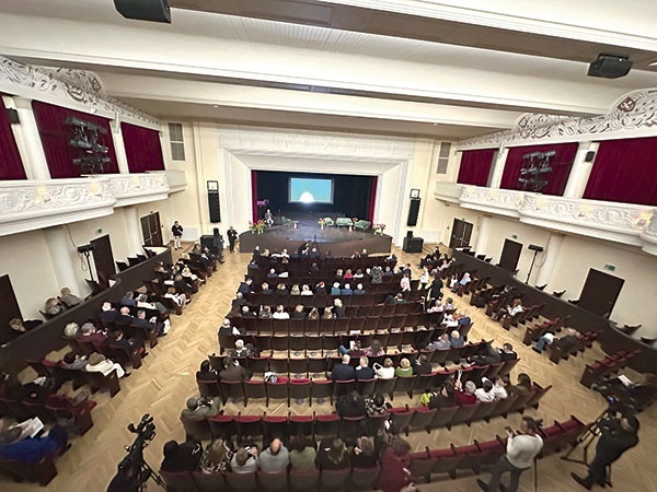 Konferencja odbyła się w odnowionej sali widowiskowej. 