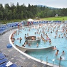 Geotermia świetnie sprawdza się w rekreacji. Obiekty basenowe na Podhalu biją rekordy popularności.