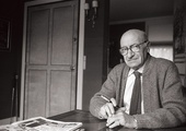 André Frossard (1915–1995), francuski dziennikarz, pisarz i filozof.  Zdjęcie z 12 listopada 1982 roku.
