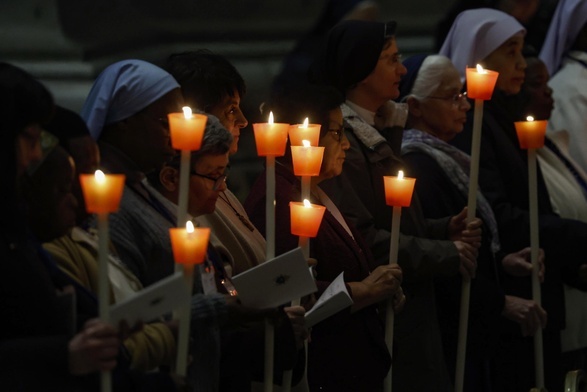 Papież do osób konsekrowanych: Nie posyłajmy nadziei na emeryturę (pełny tekst)