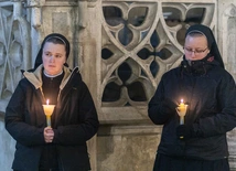 Eucharystia rozpoczęła się procesją światła.