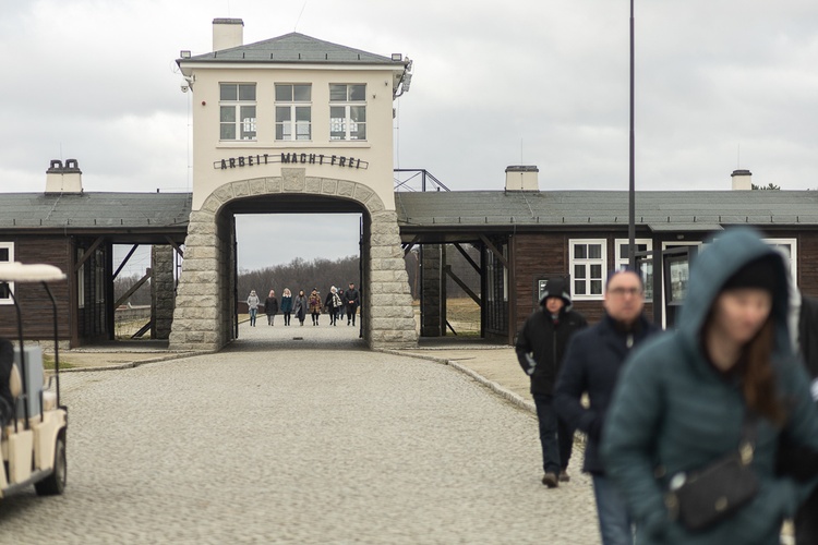 Międzynarodowy Dzień Pamięci o Ofiarach Holocaustu.