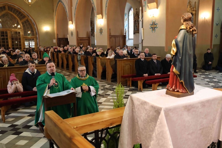 Kustosz sanktuarium zawierzył św. Dorocie wszystkich rolników, sadowników i ogrodników.