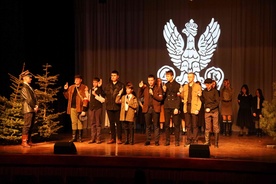 Odtwórcami ról byli aktorzy grupy teatralnej "Maska" z CKiSz w Połańcu.