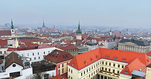 Warto wdrapać się  na katedralną wieżę,  by zerknąć na Brno z lotu ptaka.  