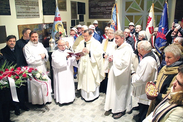 	Poświęcenie popiersia duszpasterza w kościele pw. Najświętszego Serca Pana Jezusa w 20. rocznicę jego śmierci.