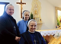 Rodzone siostry Ania, Agata i Terenia – tu mają blisko Maryję i siebie.