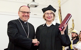 Podczas promocji doktorskiej w czasie święta Papieskiego Wydziału Teologicznego z bp. Jackiem Kicińskim CMF. 