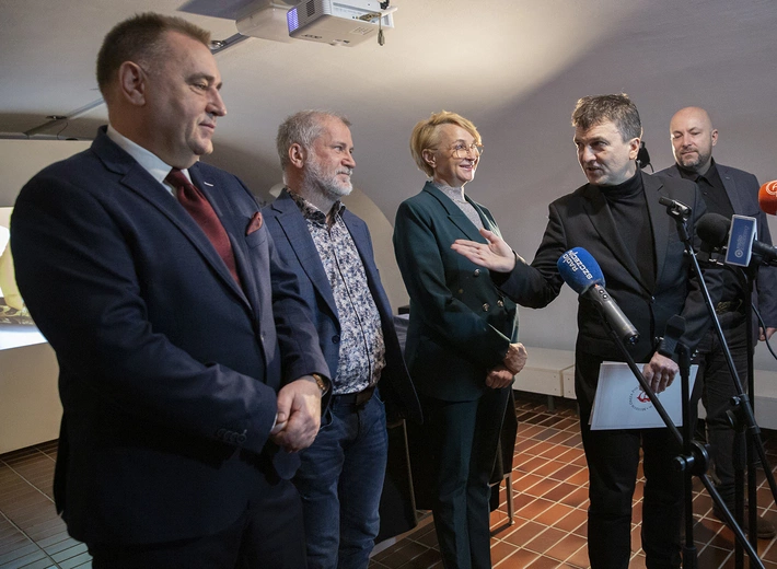 Prezentacja kopii gockiego naszyjnika