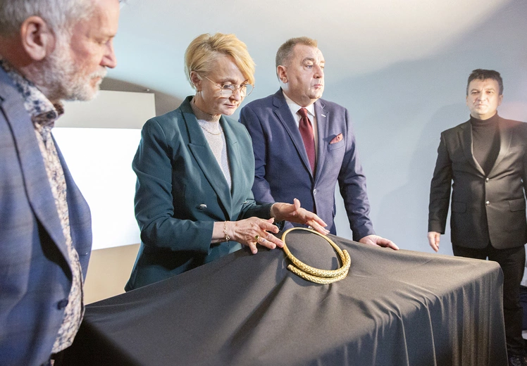 Prezentacja kopii gockiego naszyjnika