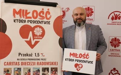 Ks. Damian Drabikowski zachęca do wsparcia działań diecezjalnej Caritas.