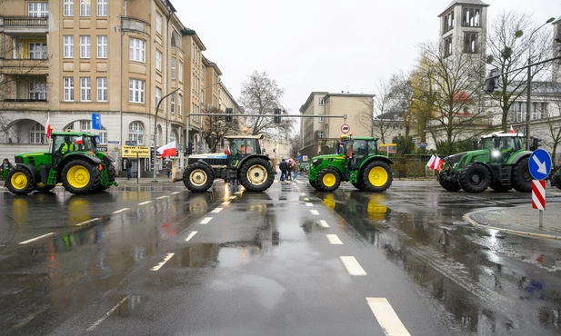 Poznań: Według policji około 1,4 tys. rolniczych ciągników na proteście w centrum miasta