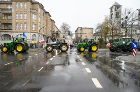 Poznań: Według policji około 1,4 tys. rolniczych ciągników na proteście w centrum miasta