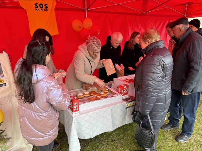 Akcja charytatywna "Wyślij pączka do Afryki"