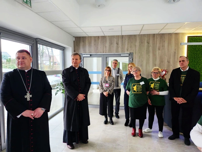 Bp Adrian Put odwiedził chorych w głogowskim szpitalu i hospicjum