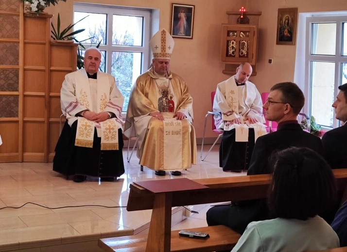 Bp Adrian Put odwiedził chorych w głogowskim szpitalu i hospicjum