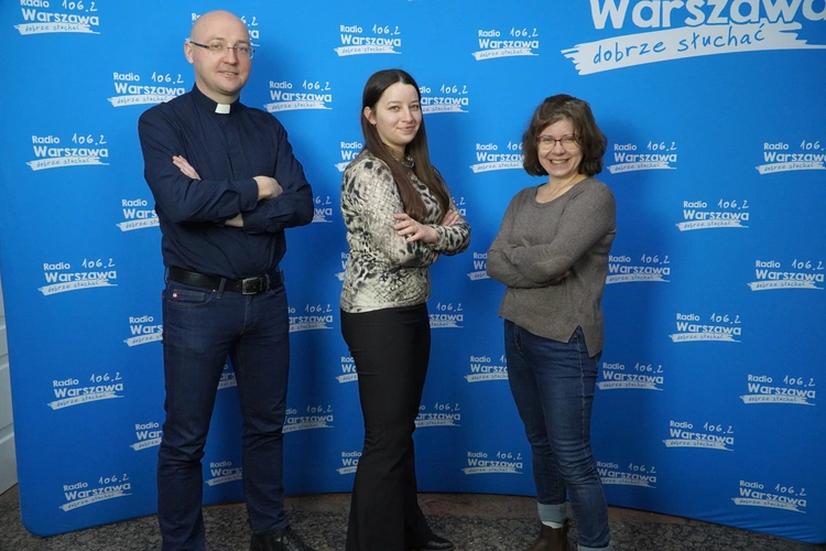 Ks. Piotr Studnicki, Weronika Ostrowska, Marta Titaniec, fot. Michał Orłowski