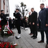 Odsłonięcie taplicy pamiętkowej prezydenta Lecha Kaczyńskiego