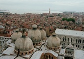 Papież odwiedzi Biennale Sztuki w Wenecji