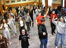 Oazowa młodzież opanowała Roktino