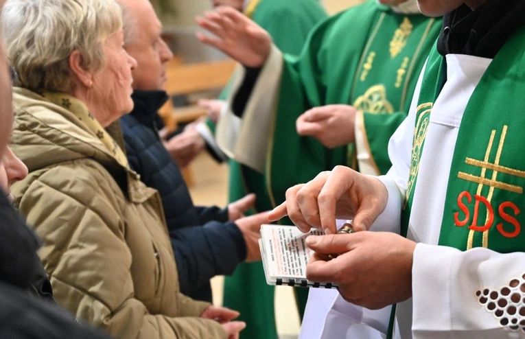 O. Robert Krawiec OFM Cap. i relikwie św. Ojca Pio w Cygańskim Lesie