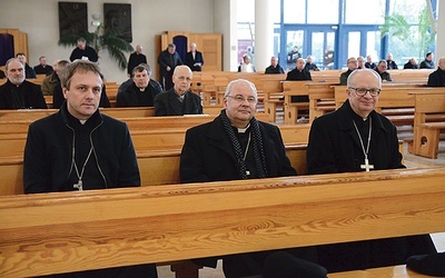 Od lewej: bp Aleksander Jazłowiecki z Kijowa, bp Rudolf Pierskała i bp Andrzej Czaja.