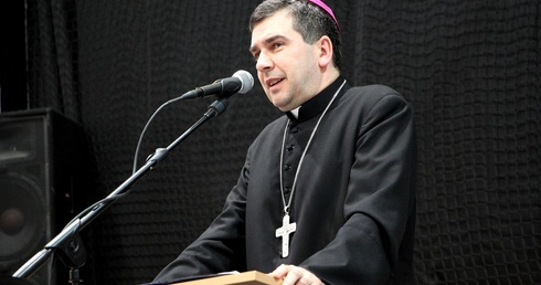 Bp Wojciech Osial o katechezie