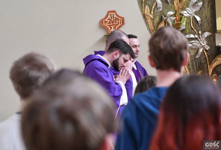 Środa Popielcowa na oazowych rekolekcjach w Rokitnie