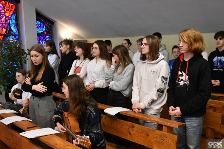 Środa Popielcowa na oazowych rekolekcjach w Rokitnie