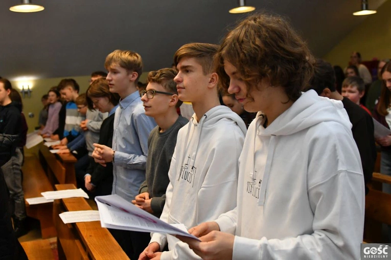 Środa Popielcowa na oazowych rekolekcjach w Rokitnie