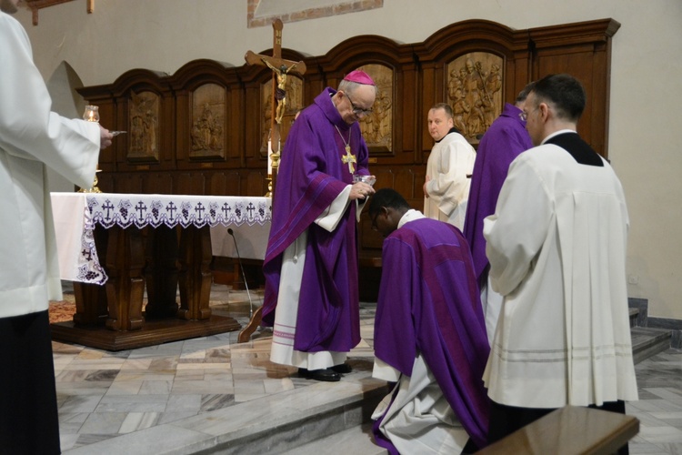 Liturgia stacyjna w Opolu. Msza św. z obrzędem posypania głów popiołem