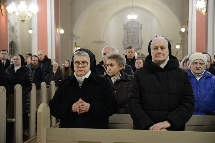 Liturgia stacyjna w Opolu. Msza św. z obrzędem posypania głów popiołem