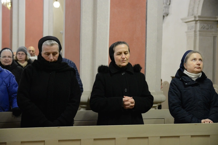 Liturgia stacyjna w Opolu. Msza św. z obrzędem posypania głów popiołem