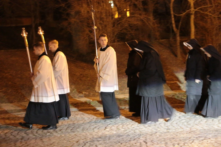 Płock. Procesja pokutna w Popielec