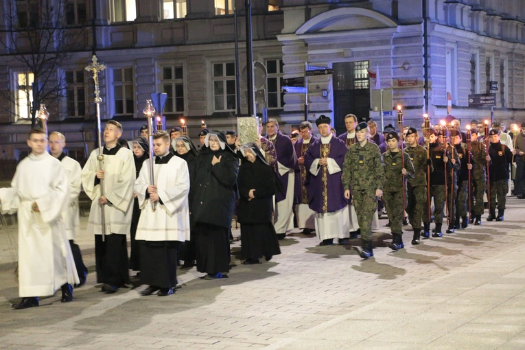 Płock. Procesja pokutna w Popielec