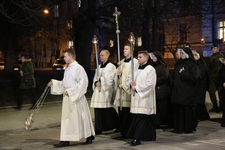 Płock. Procesja pokutna w Popielec