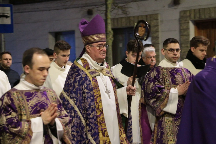 Płock. Procesja pokutna w Popielec