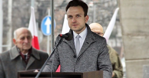 Wicewojewoda zdjął krzyż z gabinetu i pochwalił się tym w internecie