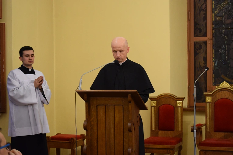 Modlitwa za zranionych w Kościele