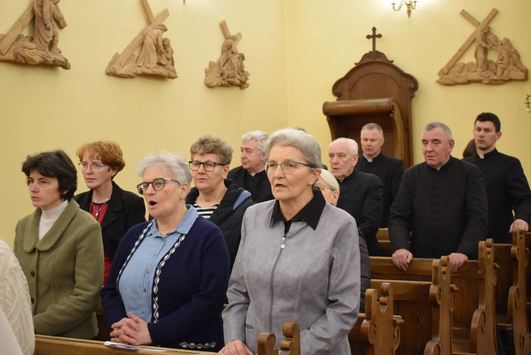 Modlitwa za zranionych w Kościele